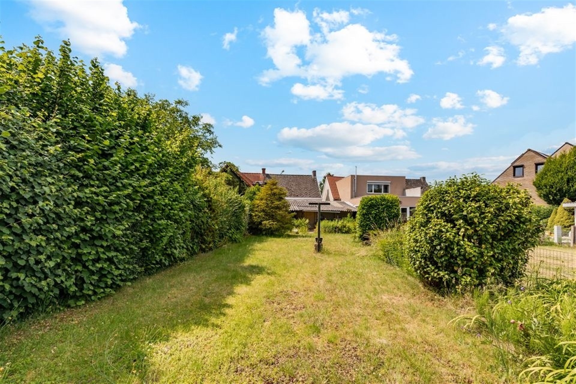 Woning met grote tuin (Perceel van 654 m²)  - foto 2