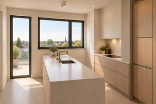 Dit charmante appartement in Kluisbergen biedt een comfortabele woonervaring met een bewoonbare oppervlakte van 88 m². Het beschikt over twee ruime slaapkamers, ideaal voor een klein gezin of als kantoorruimte. De lichte leefruimte zorgt voor een aangename sfeer waar u heerlijk kunt ontspannen.<br /><br />De praktische indeling omvat een moderne badkamer en een functionele keuken met voldoende ruimte om culinaire creaties te bereiden. Bovendien beschikt het appartement over twee ruime terrassen, waar u kunt genieten van frisse lucht en een prachtig uitzicht. Daarnaast is er een berging in de kelder voor extra opbergruimte.<br /><br />Een groot voordeel is de inbegrepen carport, die extra veiligheid en comfort biedt voor uw voertuig. Dit maakt het appartement niet alleen een aantrekkelijke woonplek, maar ook een slimme investering in de regio Kluisbergen. Kortom, een ideale combinatie van ruimte, comfort en locatie.