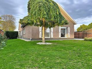 Charmante alleenstaande woning met weide en paddock op 4779m² in het rustige Madonna.Deze woning, volledig op het gelijkvloers, is praktisch en...