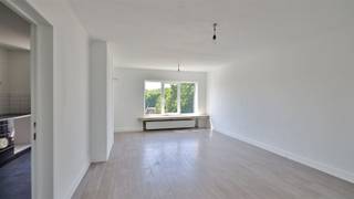 In een rustige woonstraat vlakbij het centrum van Boechout vinden we dit aangenaam appartement met 2 slaapkamers en terras. Op wandelafstand zijn...