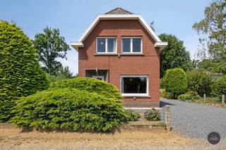 In een rustige, doodlopende zijstraat van Keerbergen vind je deze karaktervolle woning uit 1962, gelegen op een ruim perceel van 920m². Dankzij...