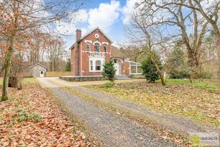 TE RENOVEREN VILLA ‘TER BOSCH’ OP SCHITTERENDE LOCATIE!!IDEALIS VASTGOED – Ruime te renoveren villa op riant perceel! De villa omvat 198m² netto...