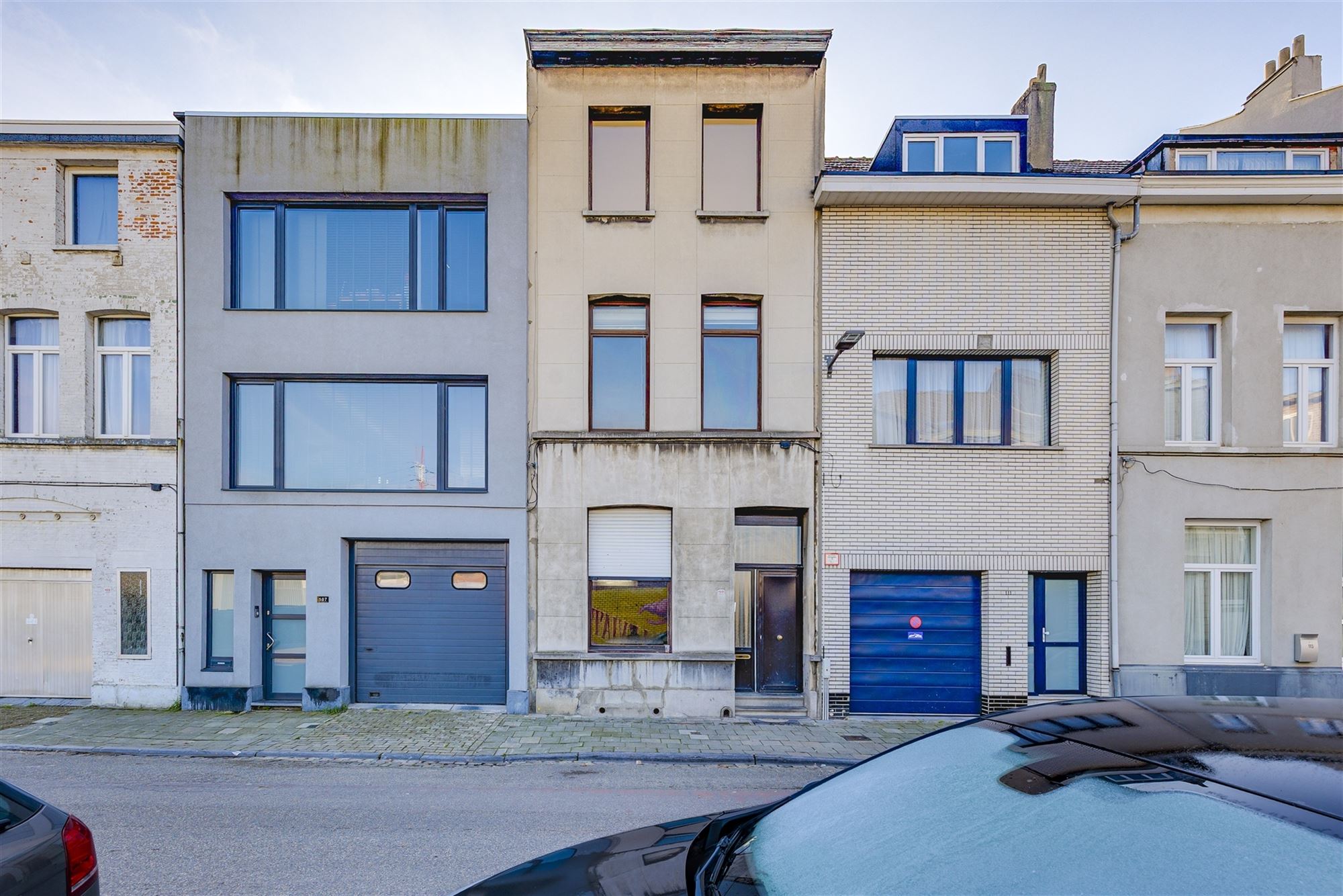 Te renoveren woning met 4 slaapkamers en koer - foto 1