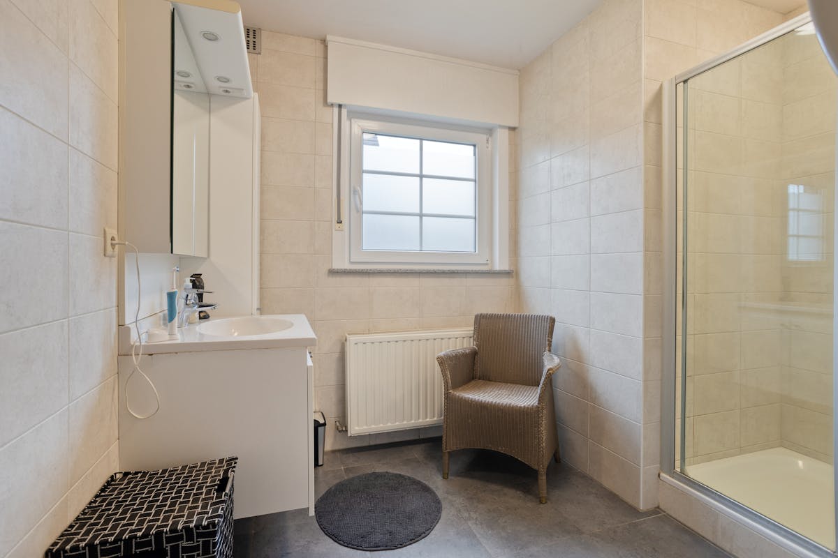 Spacieuse villa de 4 chambres avec garage double sur 1 034 m². - photo 5