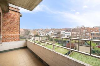 Within easy reach of shops and public transport, in a pleasant residential area on the outskirts of Brussels, discover this well-maintained...