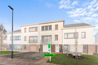 Deze woning bevindt zich in een rustige woonwijk, op korte afstand van het centrum. Zo combineert u het comfort en de bereikbaarheid van...