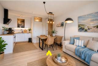Op zoek naar een instapklaar appartement op een toplocatie in De Panne? Dan is dit lichtrijke appartement op de negende verdieping van Residentie Westdiep een buitenkans.<br /><br />Op slechts <strong>50 meter van het strand</strong> geniet je elke dag van de zee, de frisse zeelucht en lange wandelingen langs de kust. Tegelijk biedt het appartement een prachtig, vrij uitzicht over de Westhoekduinen, waardoor je rust en natuur perfect combineert met de levendigheid van de badplaats.<br /><br />De ruime leefruimte baadt in het licht dankzij de grote raampartijen en sluit aan op een zonnig terras waar je in alle rust kunt genieten van het uitzicht. De open, volledig ingerichte keuken vormt het hart van het appartement en maakt het geheel extra gezellig.<br />Het appartement beschikt verder over een ruime slaapkamer met toegang tot het terras, een praktische slaaphoek, een verzorgde badkamer met ligbad, lavabo en toilet en wordt volledig gemeubeld verkocht.<br /><br /><strong>Waarom je dit appartement niet mag missen</strong>
<ul>
<li>Topligging op <strong>50 meter van het strand</strong></li>
<li>Uniek uitzicht op de Westhoekduinen</li>
<li>Ruim zonnig terras</li>
<li>Instapklaar en volledig gemeubeld</li>
<li>EPC-label C</li>
<li>Conforme elektrische installatie</li>
<li>Mogelijkheid om een garage aan te kopen (€45.000)</li>
</ul>
<br />Als extra troef wordt het <strong>zwembad van de residentie volledig vernieuwd</strong>, waardoor je binnenkort kunt genieten van een moderne zwemaccommodatie. Ook de liften worden vernieuwd. Deze werken zijn volledig ten laste van de huidige eigenaar, zodat jij zonder bijkomende kosten kunt genieten van een toekomstgerichte residentie.<br /><br />Of je nu op zoek bent naar een zorgeloos tweede verblijf, een vaste woonplaats of een interessante investering aan de Belgische kust: dit appartement combineert een uitzonderlijke ligging, comfort en een uitstekende meerwaarde.<br /><br />Interesse? Contacteer ons vandaag nog en ontdek dit pareltje aan zee.<br /><br />Let op: enkele beelden zijn met AI gegenereerd en dienen uitsluitend ter illustratie.