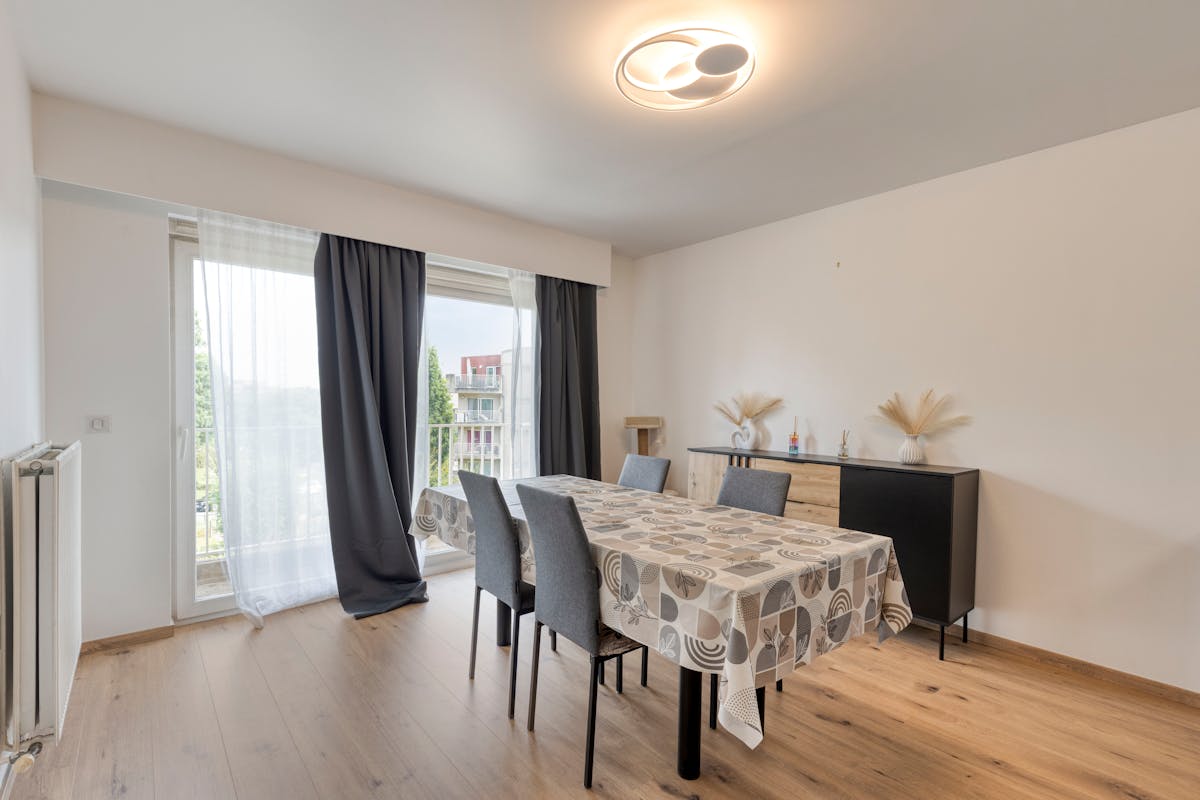 Lichtrijk appartement met twee slaapkamers in Anderlecht - foto 4