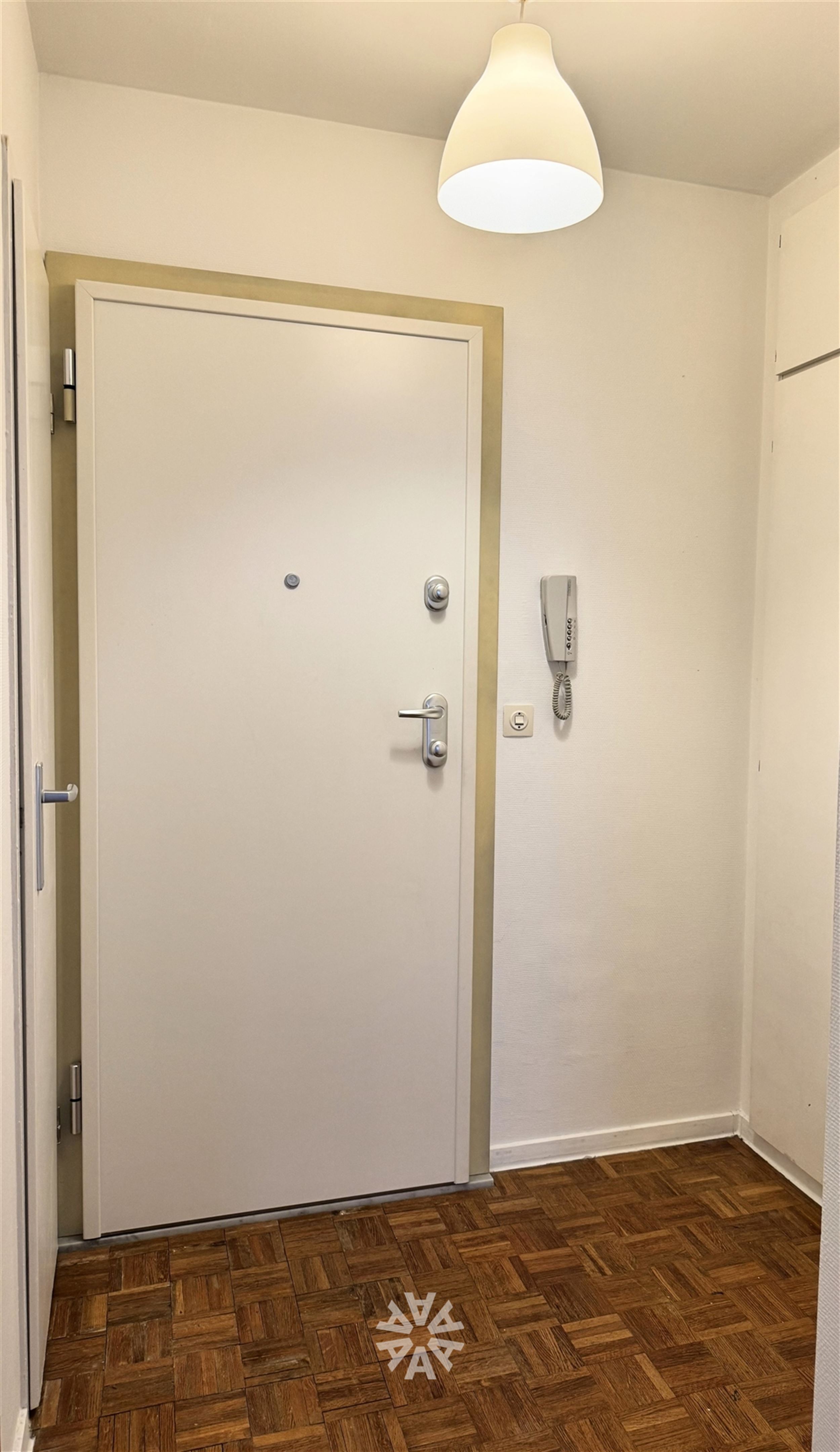 Lichtrijke en ruime studio met balkon te huur in Gent - foto 5