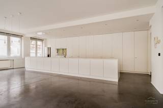 Karaktervolle loft met industriële charme op toplocatieOp een steenworp van het bruisende Eilandje, met het MAS en de jachthaven, bevindt zich dit...