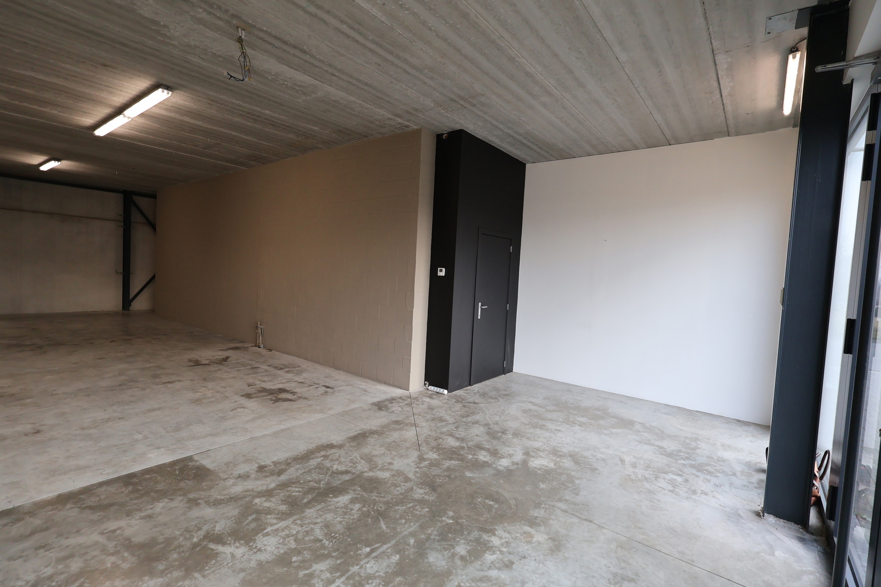 Opslagruimte/ winkelruimte van ca 200 m² op bedrijventerrein De Mil. - foto 3