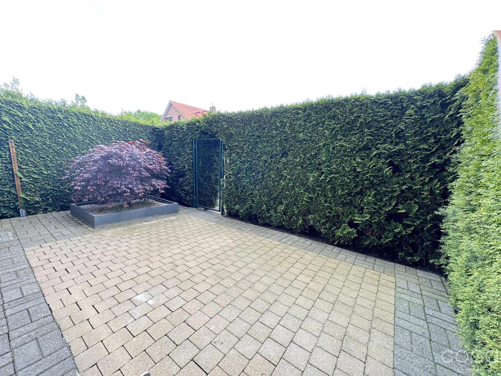 Gelijkvloersappartement met 2 slaapkamers en een tuintje in het centrum - foto 5