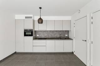 Dit nieuwe appartement bevindt zich in de prestigieuze O'Sea residentie in Mariakerke, een gebouw dat bekend staat om zijn moderne architectuur,...