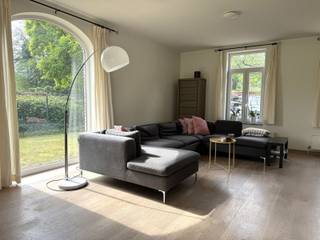 Maison contemporaine mitoyenne avec 3 chambres à coucherLa propriété bénéficie d'une situation centrale et d'un bon accès aux écoles, aux...