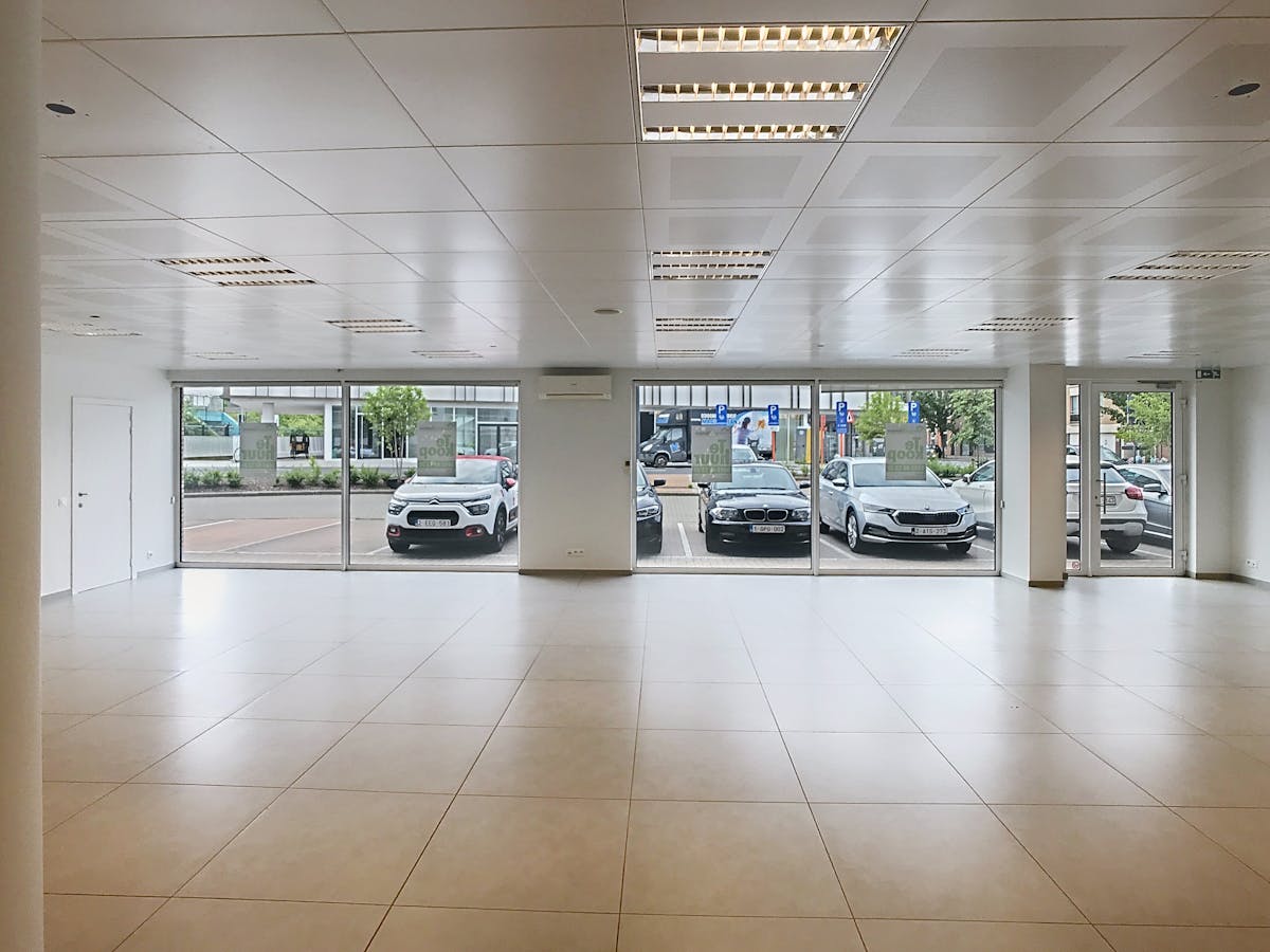 Instapklaar kantoor van ca. 183m² te huur in Roeselare - foto 4