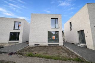 Op zoek naar een futureproof, energiezuinige en stijlvolle woning op een toplocatie? Dan is deze woning gelegen in een rustige, kindvriendelijke...