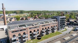 Industriële loft in voormalige fabrieksite!Troeven- Twee autostaanplaatsen en kelder- Ruimte en modern wooncomfort- Vloerverwarming over ganse loft-...
