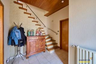  Deze stadswoning biedt 4 volwaardige slaapkamers, een open keuken en een inpandige garage. Verder is het technisch ook in orde want: asbestveilig en...