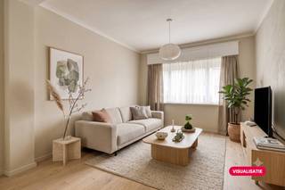 Op een grondoppervlakte van 252m² vinden we deze woning te koop met 2 slaapkamers. Gelegen op een centrale locatie te Kortrijk.Zoek je immo in Kortrijk? Lees dan zeker verder! Indeling: Gelijkvloers- inkomhal - gezellige leefruimte- aparte keuken met toegang tot de tuin- garage/opslagplaats- stadstuinEerste verdiep- badkamer voorzien van een toilet, ligbad en lavabo- 2 slaapkamersExtra troeven:- woning met enorm veel potentieel - ideale locatie op slechts 10 min van het centrum- ruime garage- aanwezigheid kelder en zolderWenst u meer info over deze woning of wenst u een bezoek ter plaatse?Contacteer Sarah Hanson (0493 25 46 80 - sarah.hanson@dewaele.com)Deze AI-visualisaties zijn bedoeld als inspiratie. Er werd geen rekening gehouden met technische specificaties, stedenbouwkundige voorschriften of de concrete mogelijkheden tot realisaties.Dit pand is onderworpen aan de renovatieverplichting van de Vlaamse overheid voor residentiële gebouwen (behoudens bij sloop binnen 5 jaar na de aankoop). Consulteer voor meer informatie de website van het Vlaams Energie- en Klimaatagentschap via https://www.vlaanderen.be/een-woning-kopen/renovatieverplichting-voor-residentiele-gebouwenBestuursmaatregelen in het maatregelenregister: nee