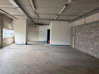 Dit industriepark, gelegen aan de Franklinlaan in Waver, in het hart van de Zoning Nord, biedt verschillende units te huur aan, geschikt...