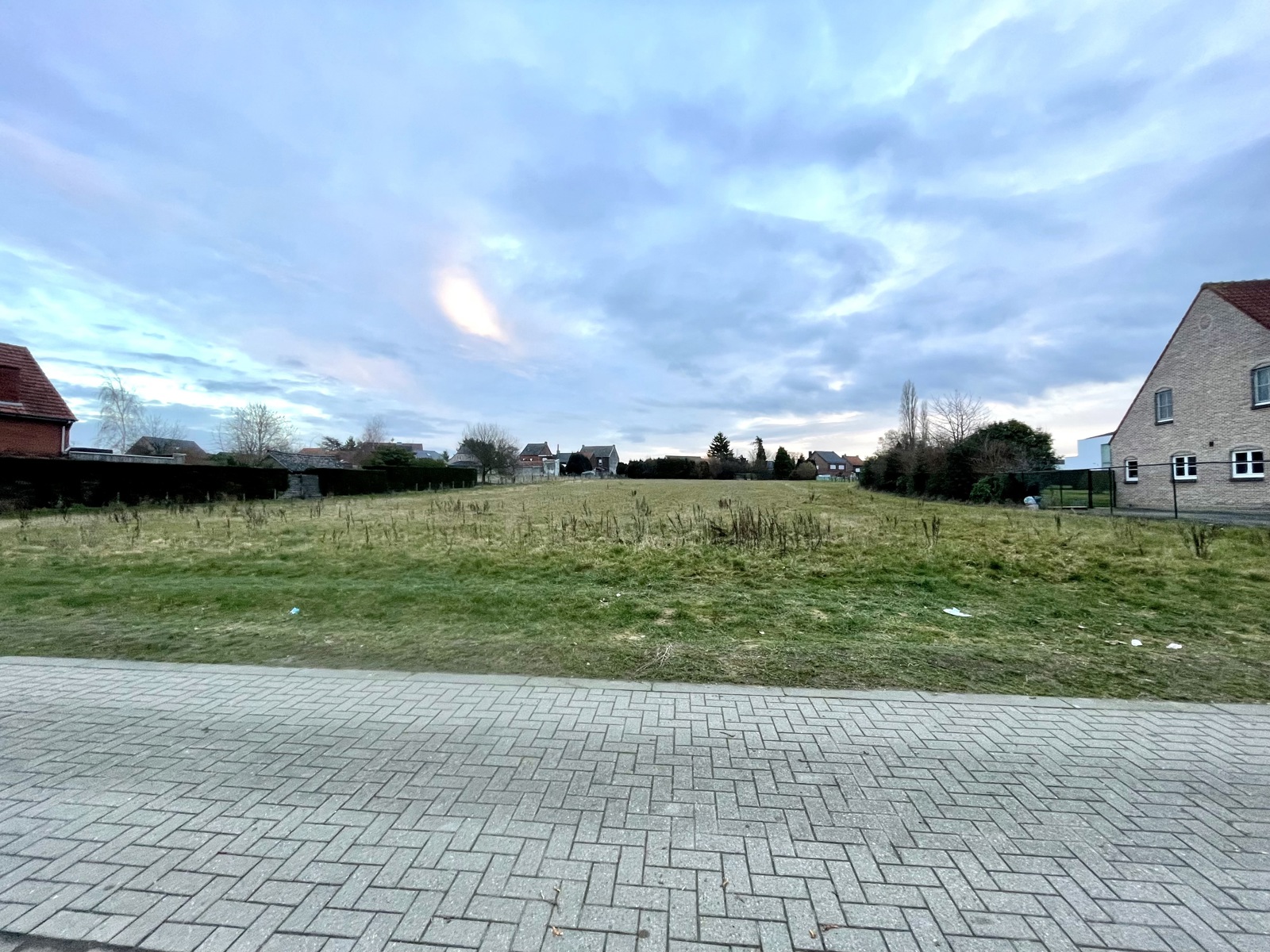 Achterin gelegen bouwgrond voor open bebouwing. - foto 2