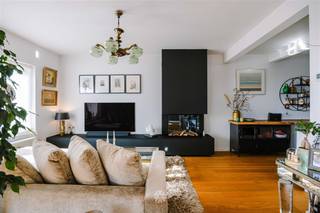 Ready-to-use and bright 3-bedroom apartment (163 m²) with sunny terrace near the Coupure The apartment is located on the second floor of the iconic...