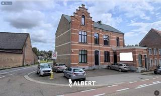 Dit gerenoveerde, charmante kantoorgebouw biedt een moderne en professionele werkomgeving op een strategische locatie, op slechts 7,5 km van...