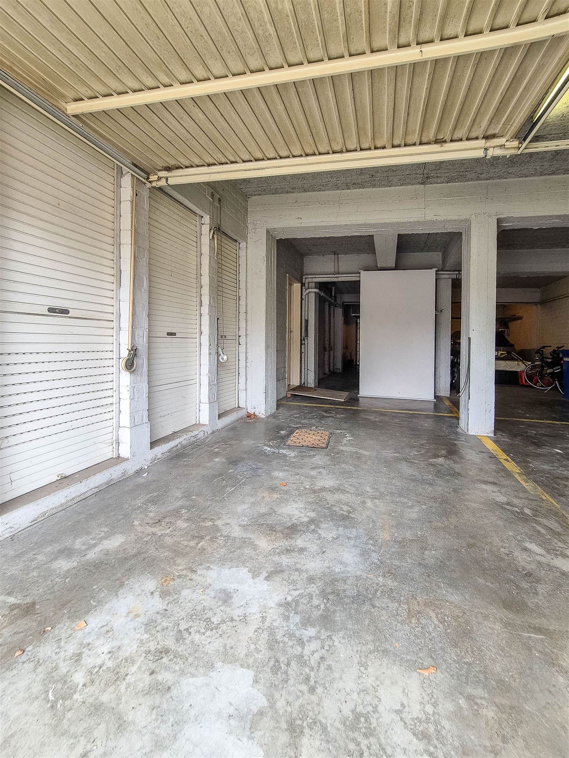 2 achter elkaar gelegen autostaanplaatsen. - foto 3