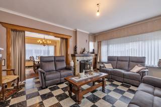 Ontdek deze ruime open bebouwing, ideaal gelegen in een rustige, doodlopende straat in Moerzeke. De woning biedt enorm veel potentieel en is...