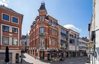 Bent u op zoek naar een appartement met potentieel op een centrale ligging in Aalst? Dan is dit appartement op de tweede verdieping zeker...