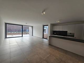 Modern appartement met zeer ruim terras op het gelijkvloers.Zeer centrale ligging, in Opgrimbie en in de nabijheid van het winkelcentrum M2, de...