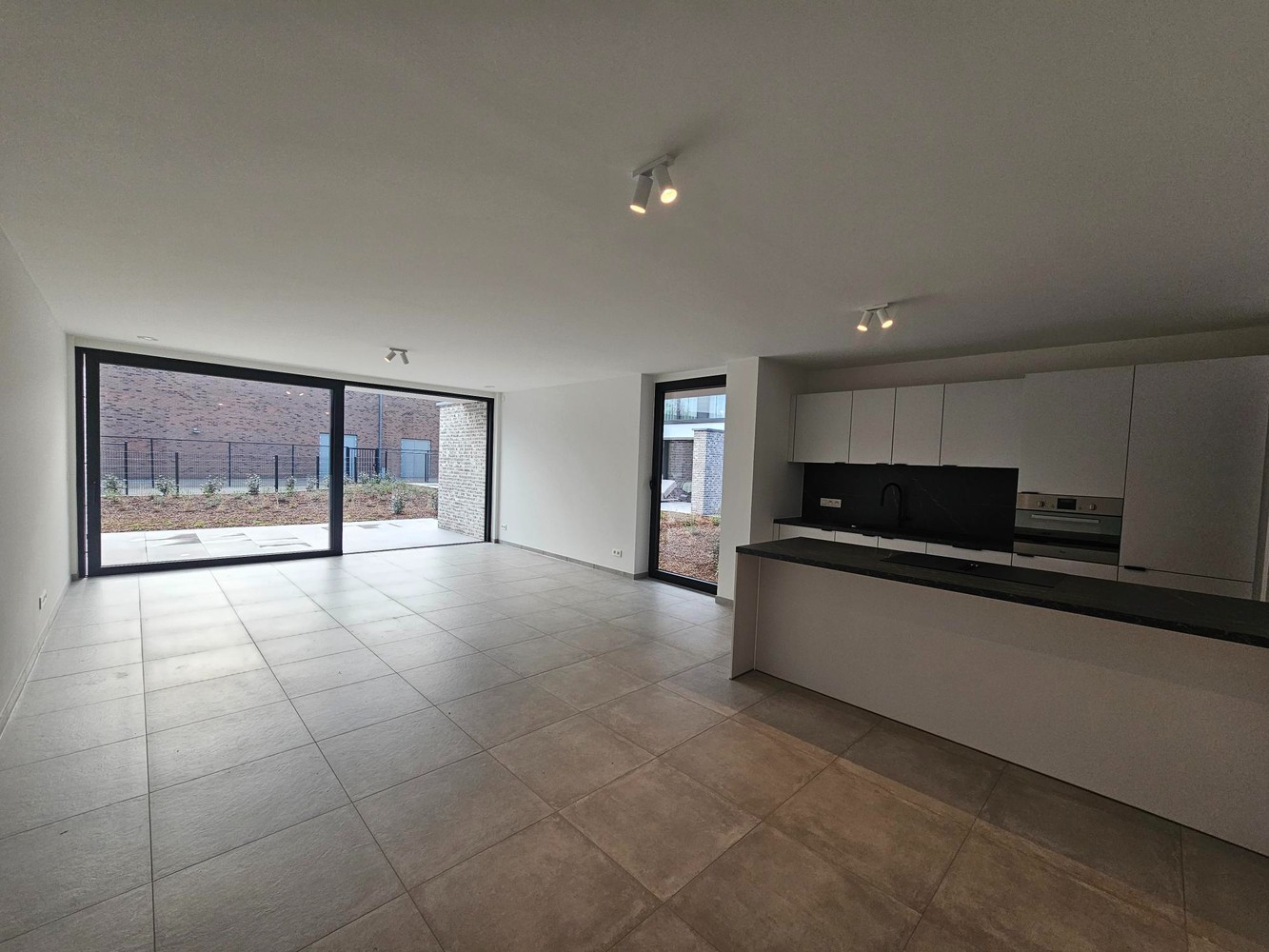 Appartement te huur in Maasmechelen met 2 slaapkamers - foto 2