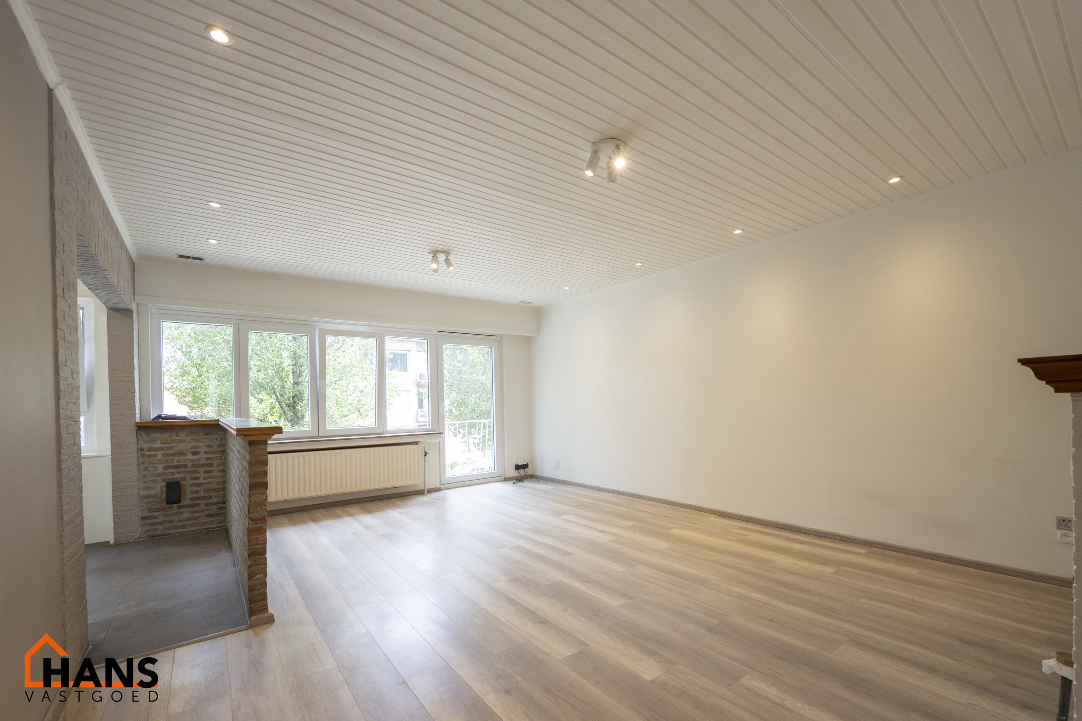 Deels gerenoveerd appartement op de 1ste verdieping met ruim terras ( zonder lift) - foto 2