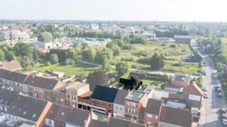 Centraal gelegen perceel grond van 568 m² met een breedte van ca. 16m biedt verschillende mogelijkheden.Gelegen in het gewestelijke RUP ' afbakening...