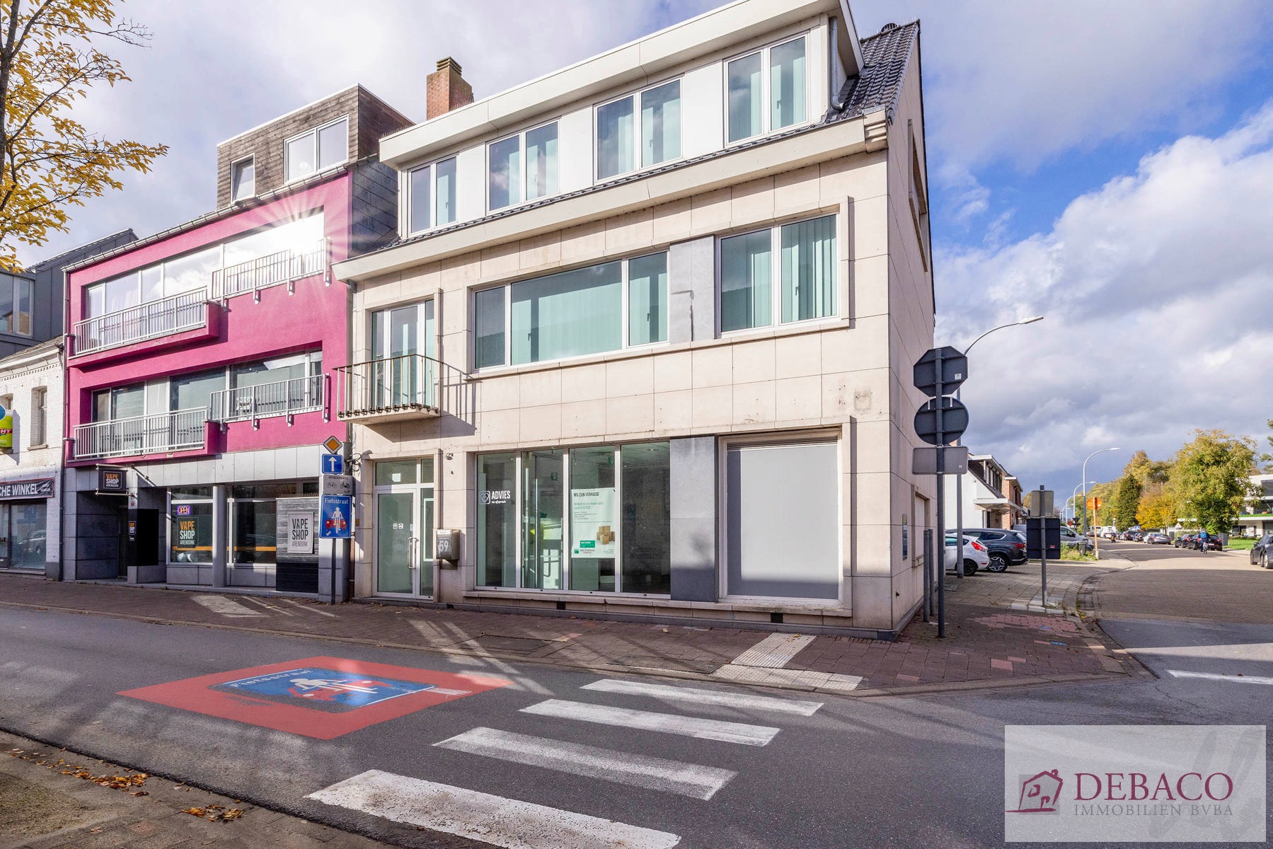 Ruim kantoorgebouw in het centrum van Arendonk!  - foto 1