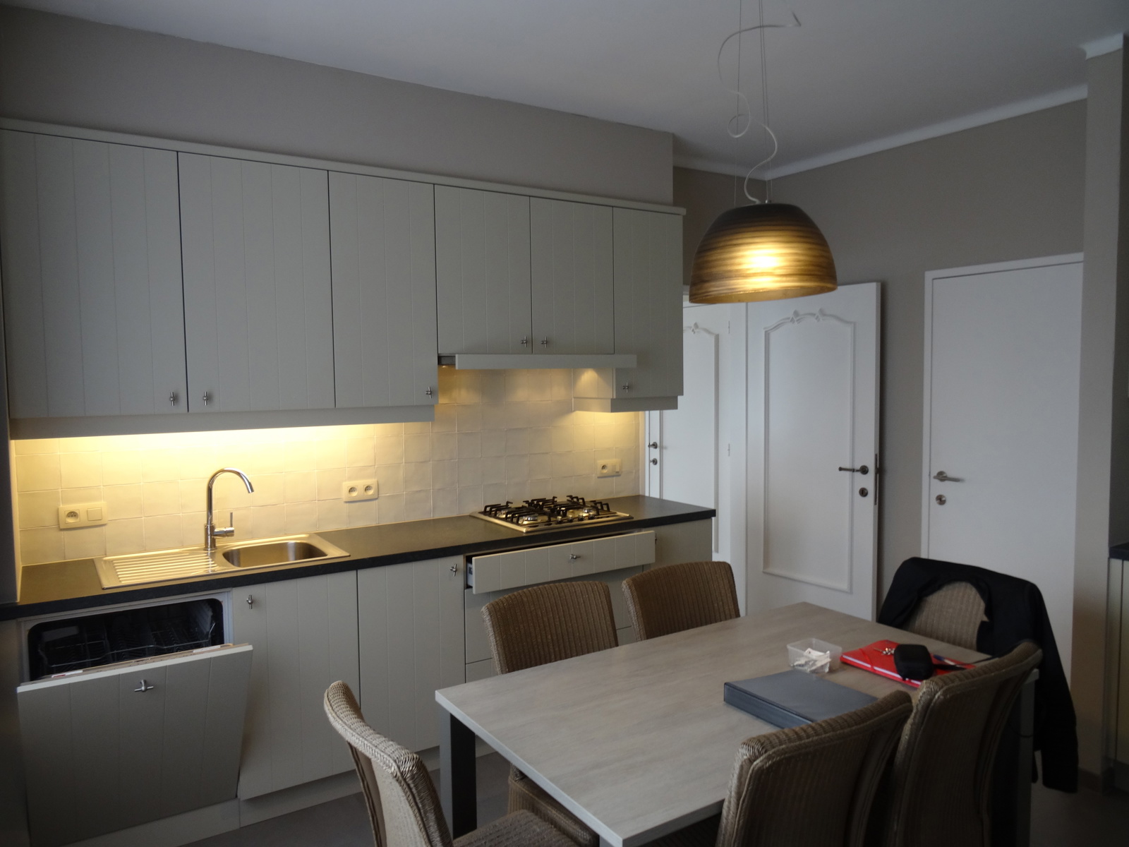Ruime woning met 4 slaapkamers en tuin - foto 3