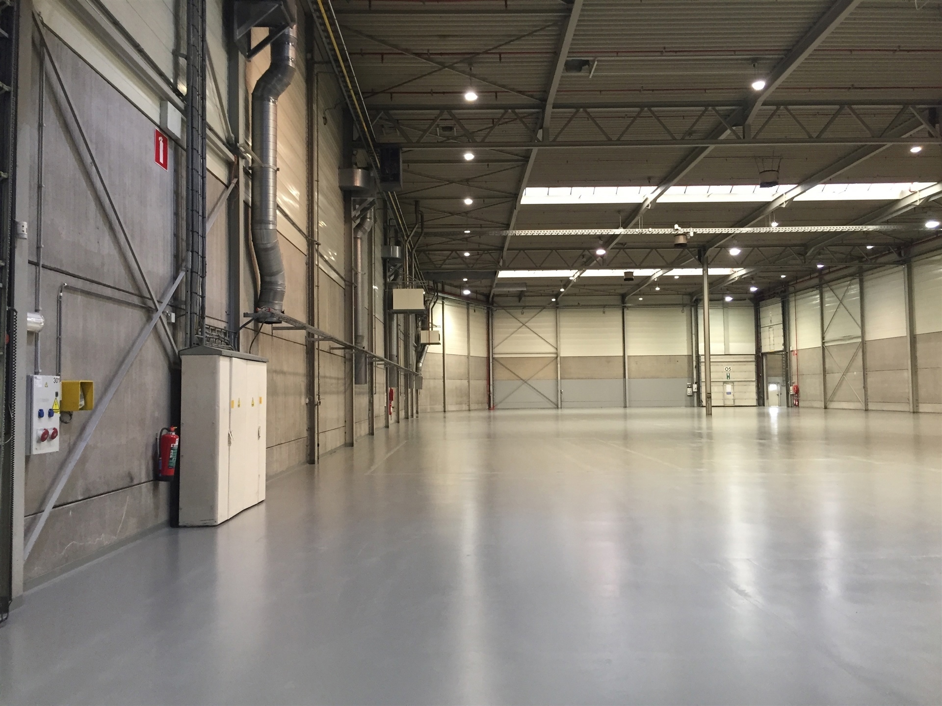 Magazijnen Hal B + C : 3.500m² te huur - foto 3