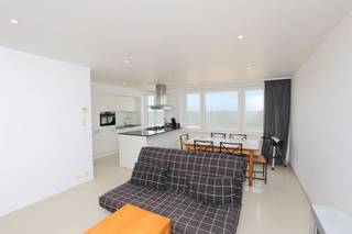 Deze parel is gelegen in de Residentie Aurore te Oostende en beschikt over een oppervlakte van liefst 101 m². Het appartement werd gerenoveerd en...