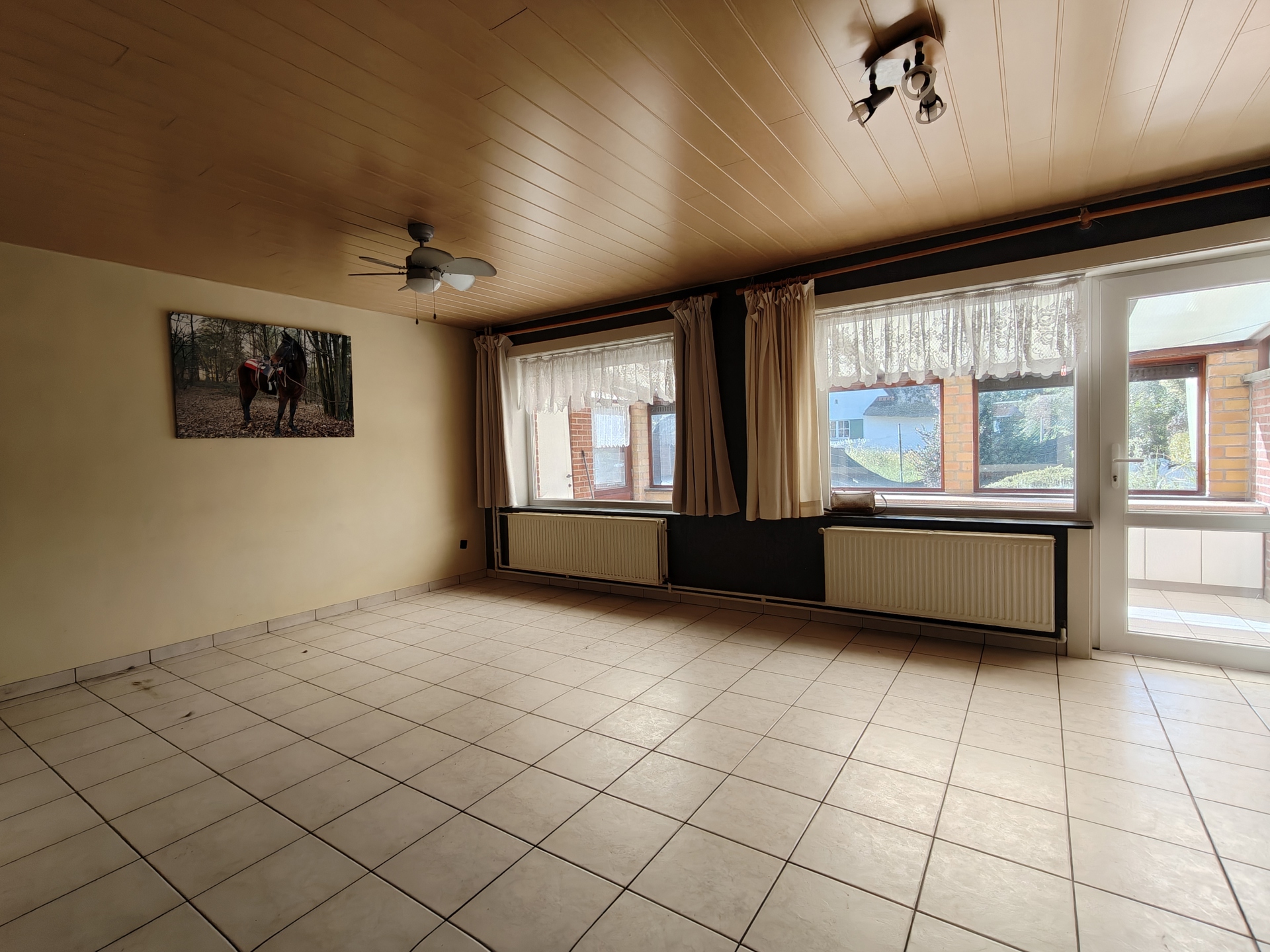 Woning met 3 slaapkamers, garage, tuin en veranda - foto 4