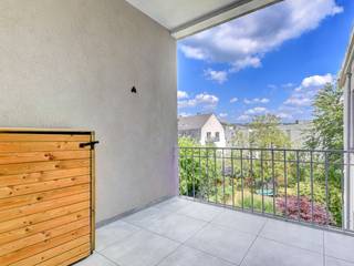 Dit gerenoveerd 1-slaapkamer appartement bevindt zich in hartje Tervuren, op wandelafstand van winkels, scholen, openbaar vervoer en het Park...