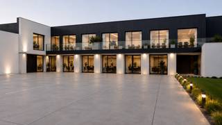 Multifunctioneel bedrijfsgebouw met tal van mogelijkheden als kantoorgebouw<br /><br />Bent u op zoek naar een veelzijdig bedrijfsgebouw met een uitstekende bereikbaarheid? Dit multifunctionele pand in Westerlo biedt tal van mogelijkheden en is uitermate geschikt als kantoorgebouw, praktijkruimte, opleidingscentrum, coworkingruimte of bedrijfszetel.<br /><br />Het gelijkvloers beschikt momenteel over een volledig ingericht café met sanitaire voorzieningen, bergingen en technische ruimtes. De ruime open verdieping biedt dankzij haar flexibele indeling een uitstekende basis voor de inrichting van moderne kantoorruimtes, vergaderzalen of praktijklokalen. Ook een combinatie van commerciële activiteiten en kantoorruimte behoort tot de mogelijkheden.<br /><br />Ligging<br /><br />Gelegen op een strategische locatie in Westerlo, met een vlotte verbinding naar de E313 richting Antwerpen en Hasselt. Bovendien bevinden winkels, horeca en andere voorzieningen zich in de nabije omgeving.<br /><br />Beschrijving<br /><br />Dankzij de royale oppervlakte, de open indeling en de aanwezige voorzieningen kan dit pand zonder ingrijpende verbouwingen worden ingericht als een modern en representatief kantoorgebouw. De multifunctionele invulling maakt het interessant voor zowel ondernemers die hun eigen bedrijfsruimte zoeken als investeerders die op zoek zijn naar een pand met diverse gebruiksmogelijkheden.<br /><br />Kortom, een unieke opportuniteit voor wie op zoek is naar een ruim bedrijfsgebouw op een toplocatie in Westerlo.<br /><br />Voor meer informatie of een bezoek ter plaatse kunt u contact opnemen via 014/95.37.50 of mailen naar secretariaat@degroot-celen.be