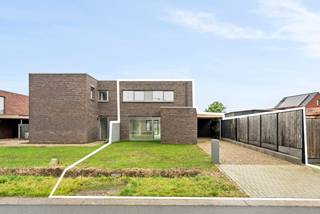 Deze bijna-energie neutrale woning bevindt zich op wandelafstand van het natuurgebied 'De Most' te Balen, op een perceel van 446 m². De woning...