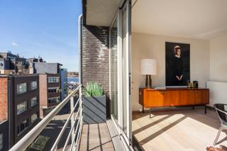 This furnished two-bedroom apartment of approximately 101 m² is located on the top floor of a recent building. Situated in the charming...