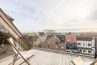 Dit uitzonderlijk ruime duplex appartement is gelegen op de 3de verdieping van een verzorgd gebouw en is bereikbaar met de lift. Het...