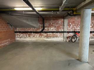 VALIMMAS verkoopt nabij het station deze welgelegen autostandplaats in de ondergrondse garage van residentie Arcadia. Breedte vooraan ± 2,20...