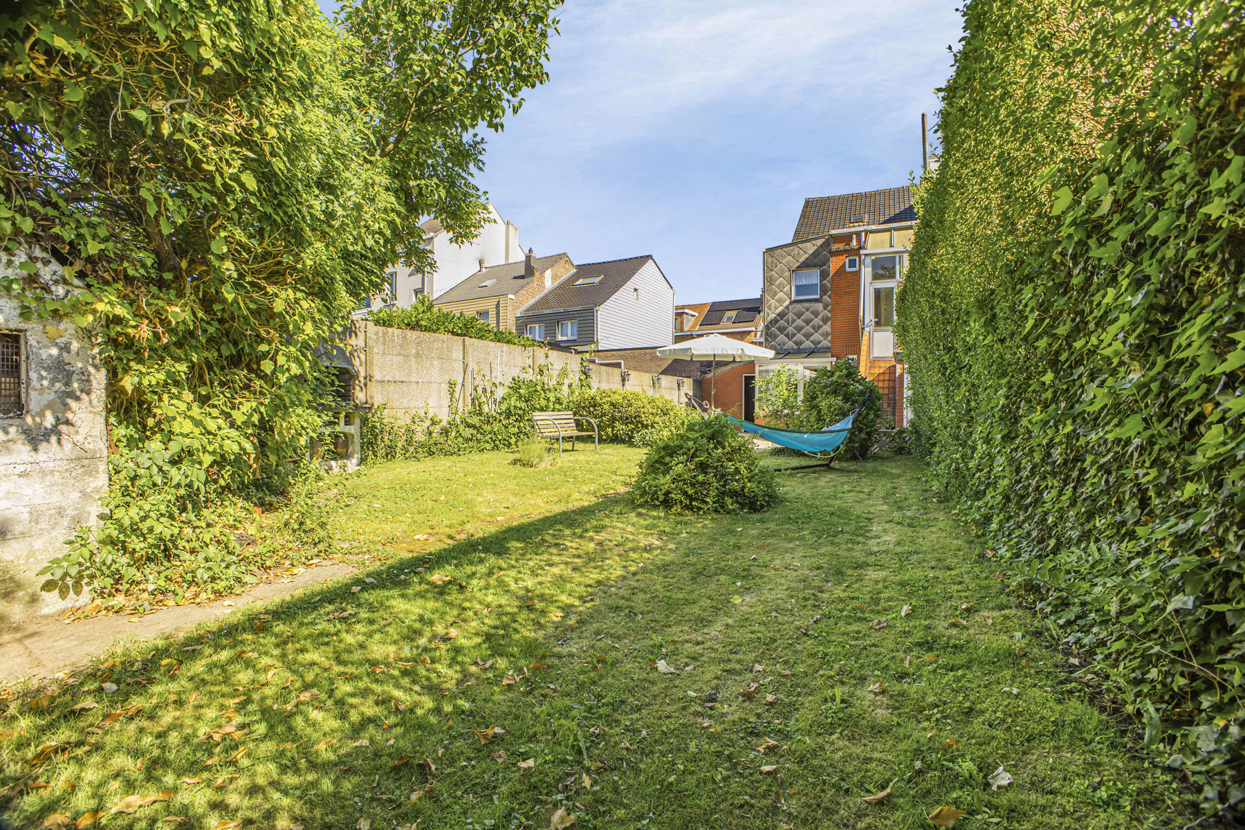 Goed gelegen woning met garage en grote tuin - foto 2