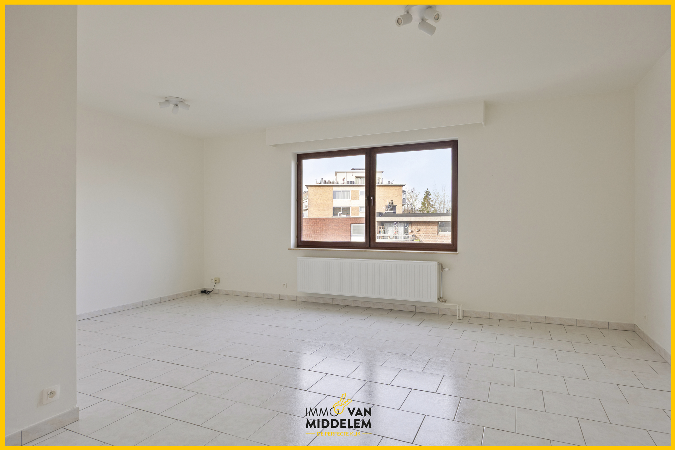 LICHTRIJK VERNIEUWD APPARTEMENT MET 2 KAMERS &amp; TERRAS  - foto 3