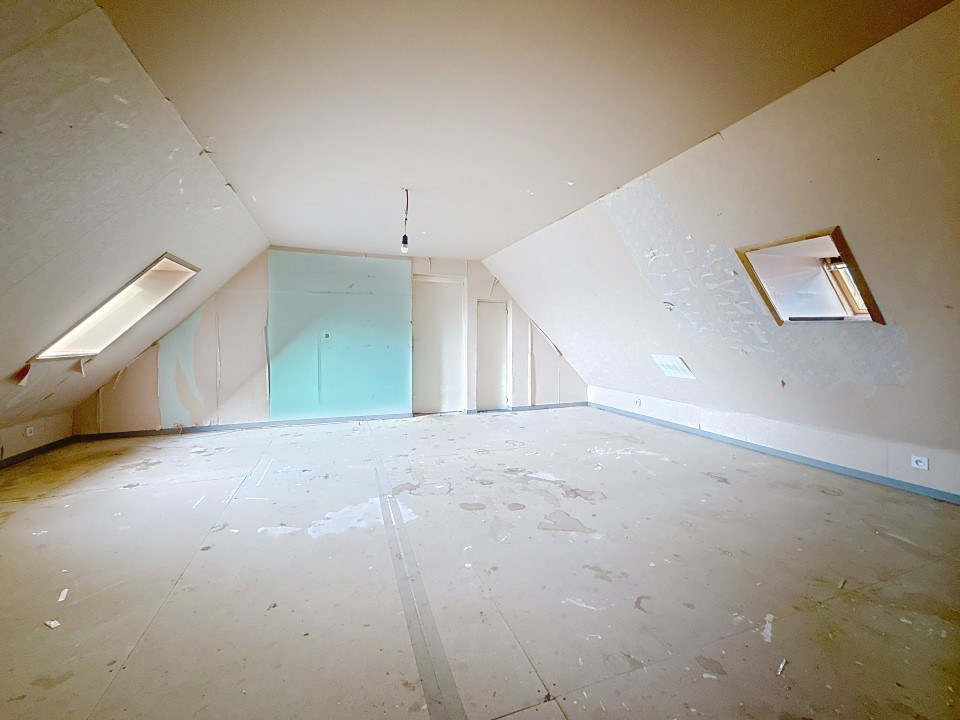 Half open, te renoveren woning met garage op 354m² op Stadenberg - foto 5