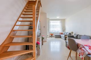 Deze instapklare woning is rustig gelegen in de Koornstraat, op korte afstand van het centrum van Roeselare. Winkels, scholen en openbaar...
