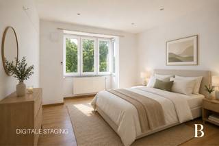 Locatie:
Dit appartement bevindt zich op de tweede verdieping van een kleinschalig gebouw in de gunstig gelegen Steynstraat in Hoboken. De ligging biedt een aangename woonomgeving met een vlotte bereikbaarheid en praktische voorzieningen in de buurt.

Indeling:
Het appartement beschikt over een leefruimte, keuken, één slaapkamer en een tussenkamer die naar wens kan worden ingericht als extra slaapkamer, bureau of dressing.

Troeven:
✔️ Gunstig EPC attest.
✔️Eén slaapkamer plus veelzijdige tussenkamer.
✔️Centrale ligging

Technische gegevens:
Verwarming via centrale gasketel. Individuele water, elektriciteit en gasmeters aanwezig. EPC gunstig.
ventilatie type D

Extra:
Stedenbouwkundige inlichtingen in aanvraag

Benieuwd naar de waarde van je woning? Vraag een gratis schatting aan via jeff@bauwensvastgoed.be